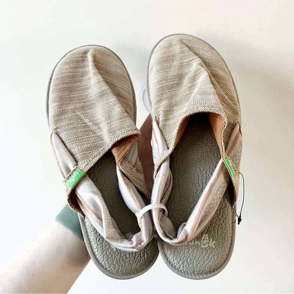 NEW Sanuk Yoga Sling Cruz Prints Flat Slingback Sandals in Tan